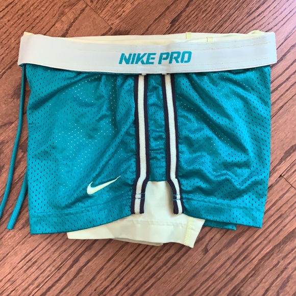 Women's Nike 2-in-1 Running Shorts - Picture 7 of 8